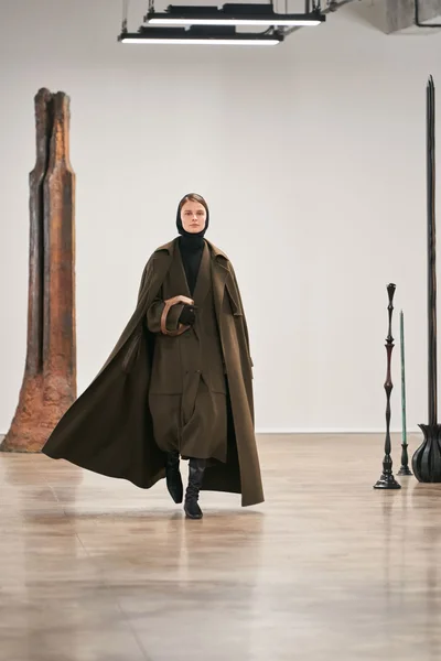 Look 27